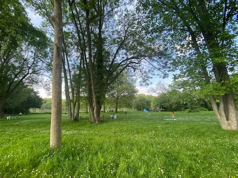 Aire de jeux playground in Evry, IDF