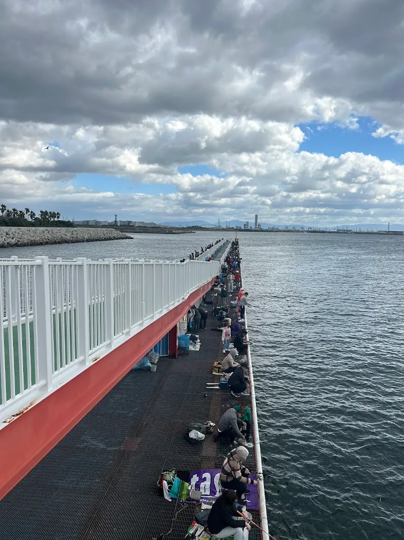 Amagasaki Fishing Park fishing pier in Amagasaki, Osaka