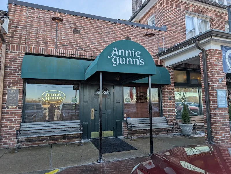 Annie Gunn's American in Maplewood, MO