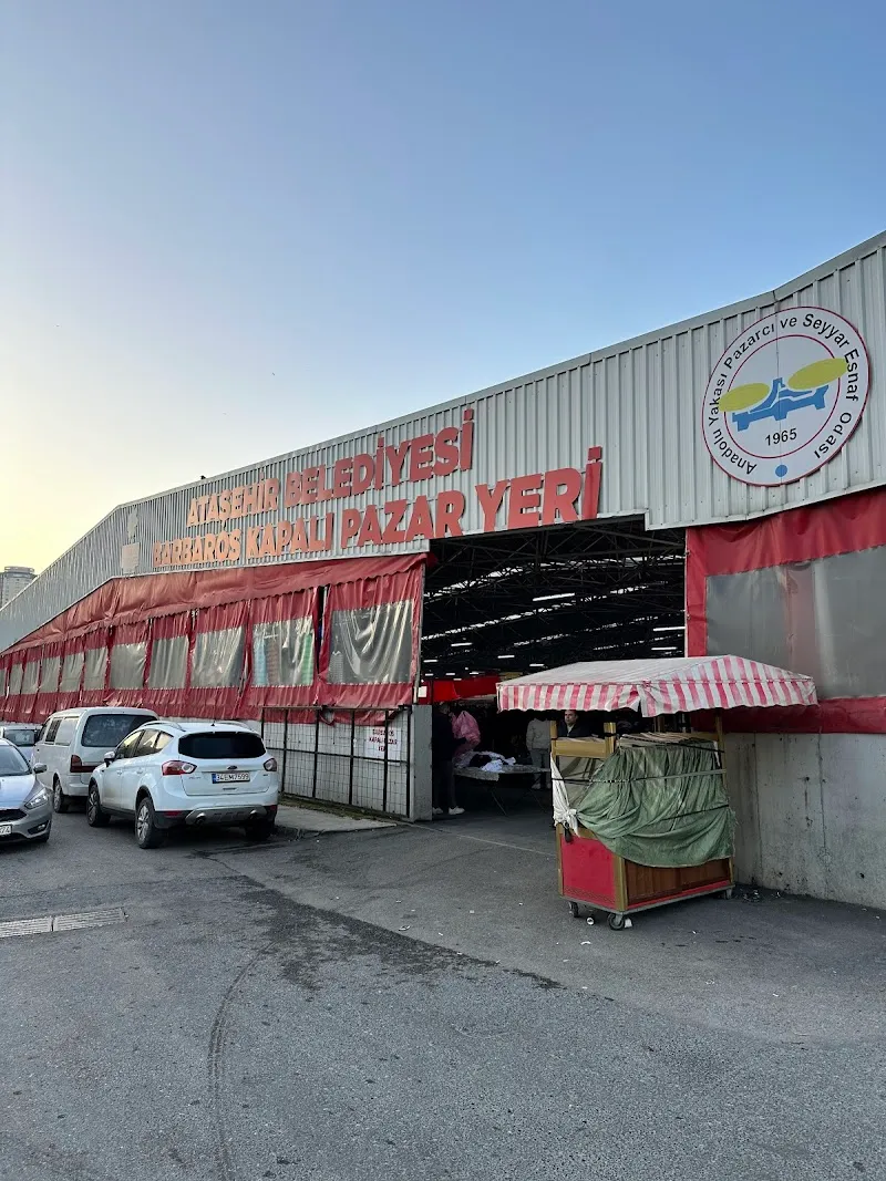 Ataşehir Belediyesi Barbaros Kapalı Pazar Yeri flea market in Ataşehir, Istanbul
