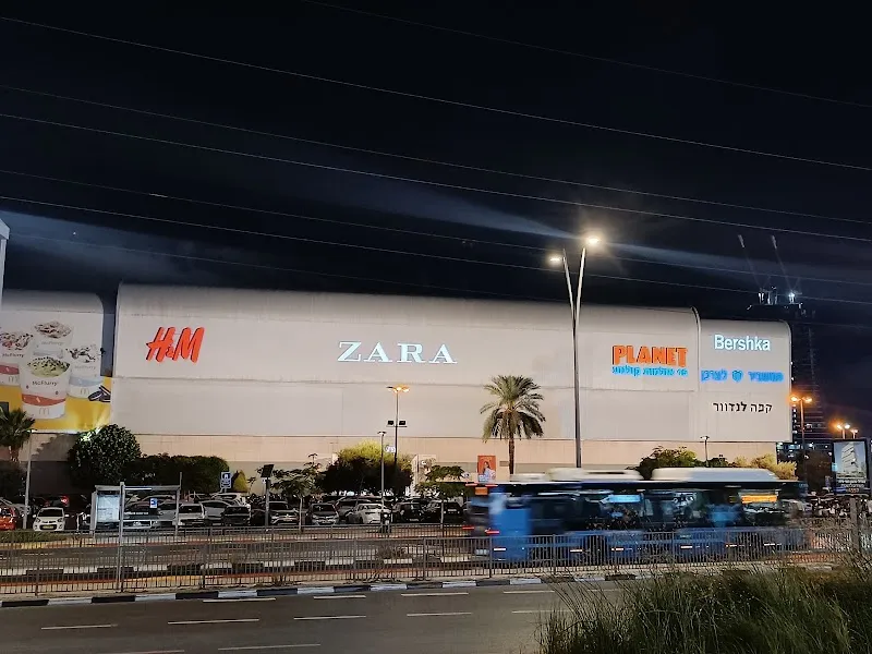 Azrieli Ayalon Mall shopping mall in Petach Tikva, TA