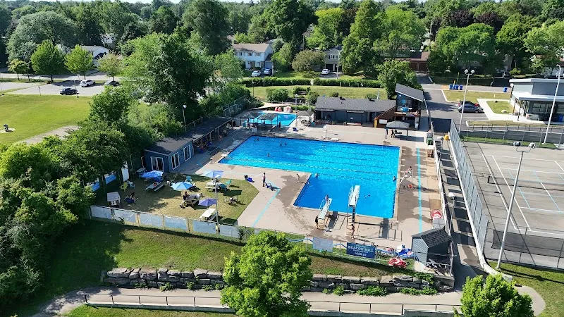 Beacon Hill Pool swimming pool in Beaconsfield, QC