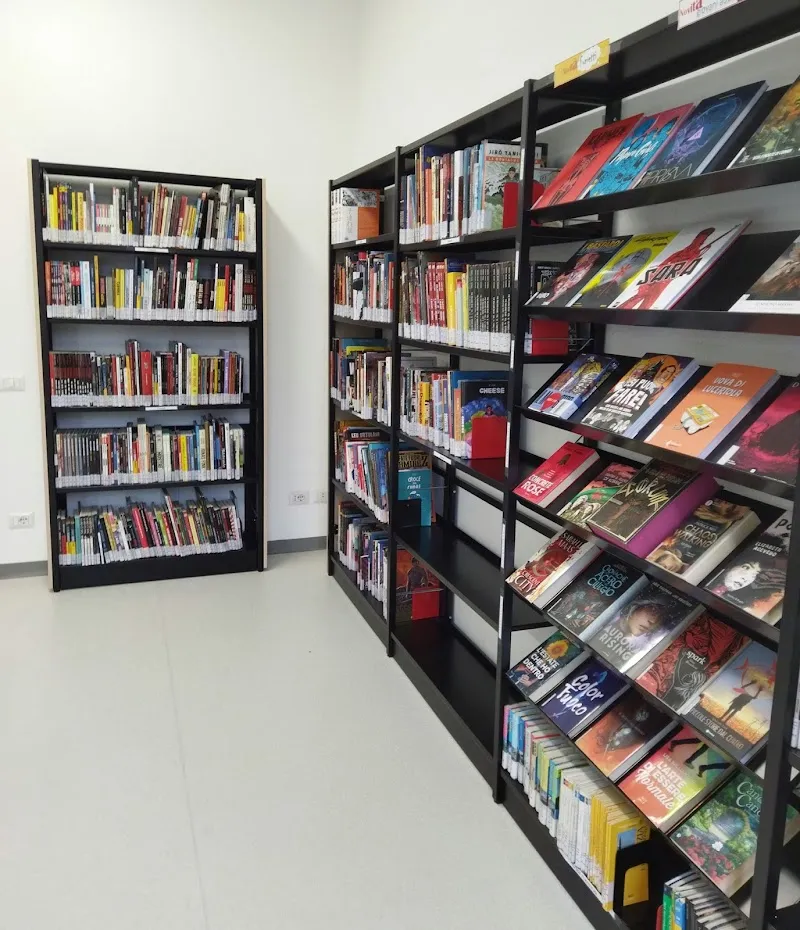 Biblioteca Comunale "G. Gerosa Brichetto" library in Peschiera Borromeo, Lombardy