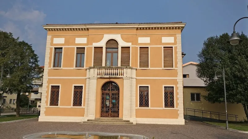 Biblioteca Comunale "Marco Polo" di Salzano library in Salzano, VE