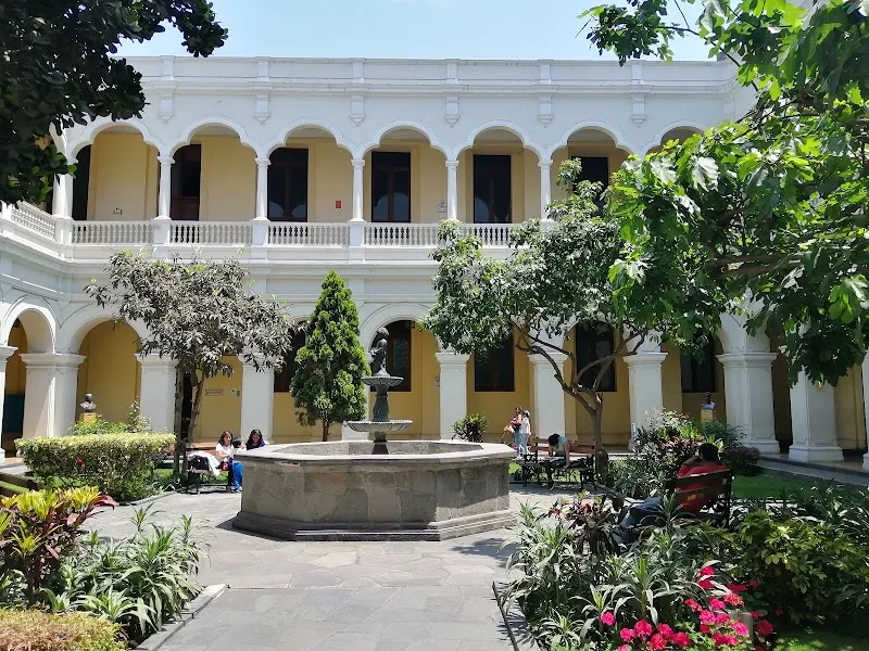 Biblioteca Pública Miraflores bookstore in Lima, LIM