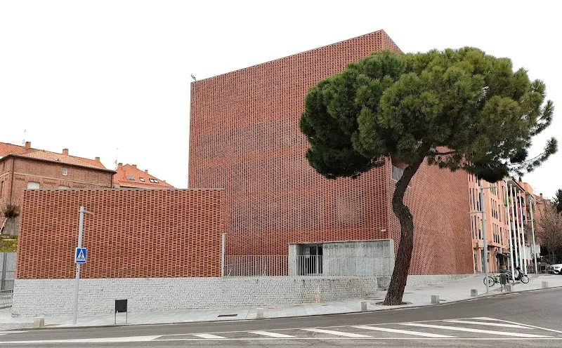Biblioteca Pública Municipal “PRINCESA DOÑA LEONOR” de Boadilla del Monte. library in Boadilla del Monte, Madrid