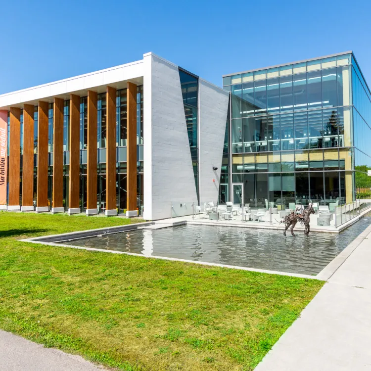 Bibliothèque Paul-Mercier library in Blainville, QC