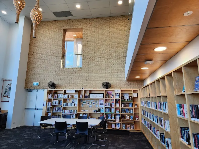 Birkenhead Library library in Kawai Purapura, AKL
