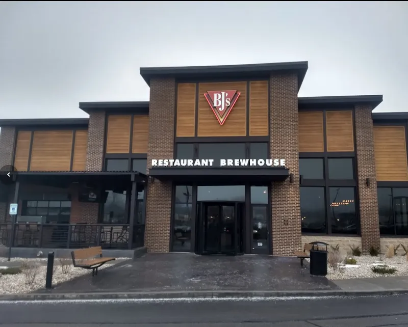 BJ's Restaurant & Brewhouse American in Springdale, OH