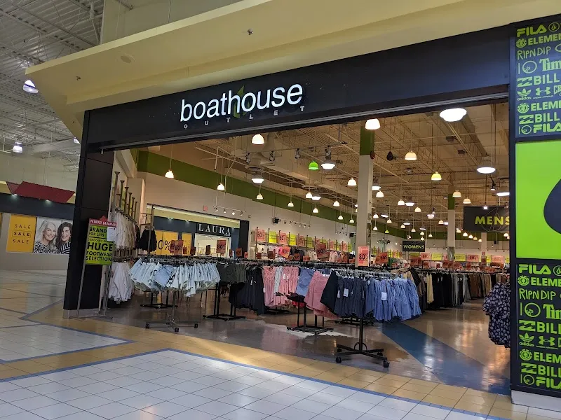 Boathouse Outlet clothing store in Mississauga, ON