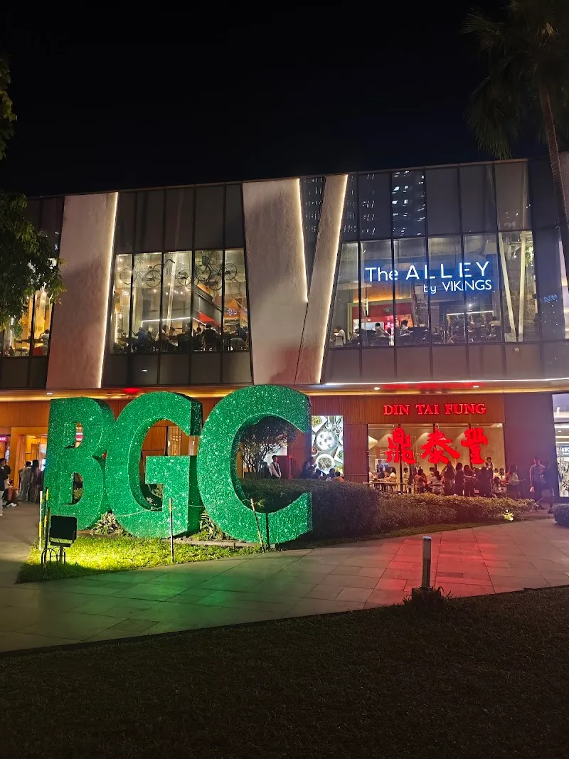 Bonifacio High Street - Central Square shopping mall in Bonifacio Global City, NCR