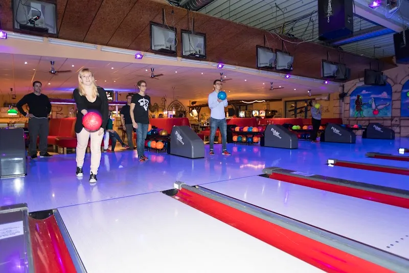 Bowling Castle mit 3D Indoorminigolf bowling alley in Erding, BY