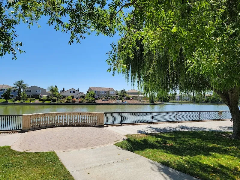 Bridgeway Lakes Community Park park in West Sacramento, CA