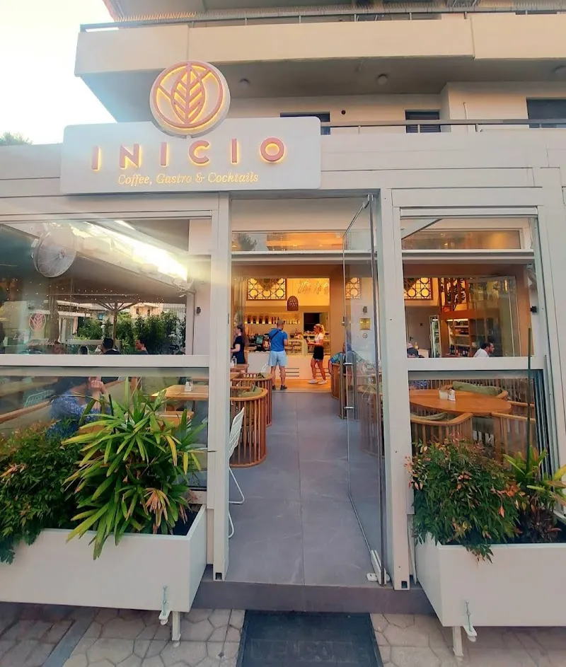 Café Momento cafe in Alimos, AT