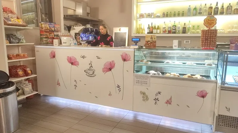 Caffรจ della Piazza cafe in Capraia e Limite, Tuscany