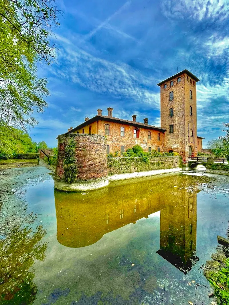 Castello di Peschiera Borromeo historical landmark in Peschiera Borromeo, Lombardy