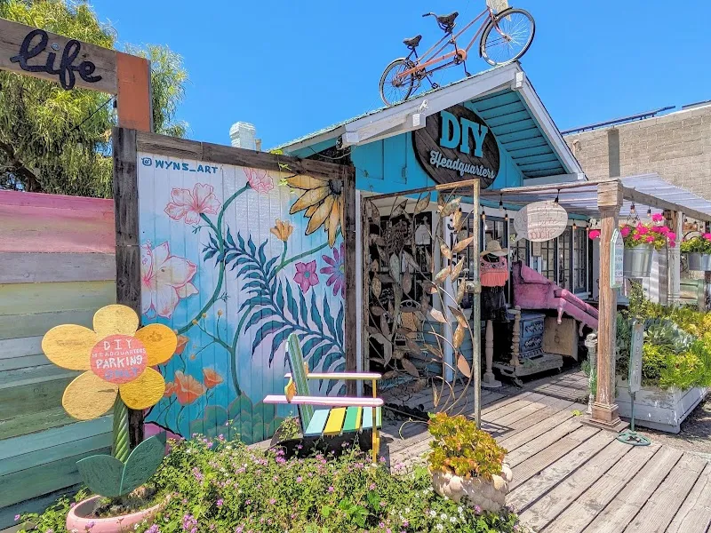 Cedros Collective Mall shopping mall in Solana Beach, CA