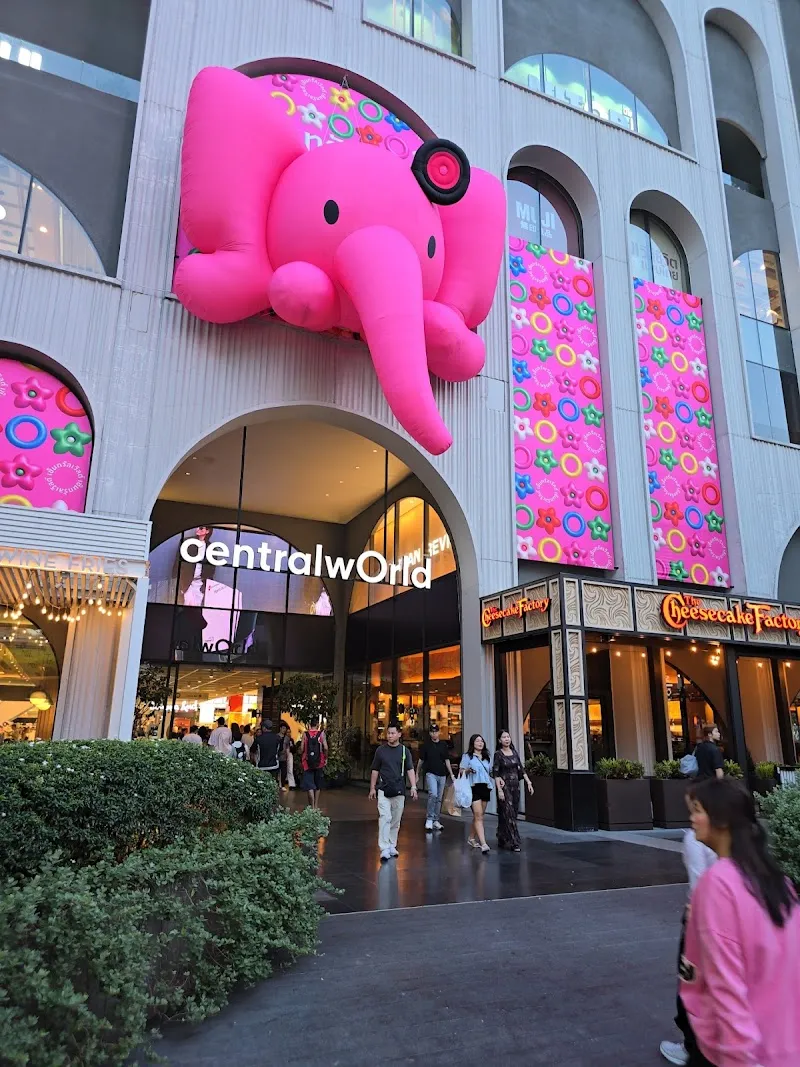 centralwOrld shopping mall in Siam Paragon / Siam, BKK