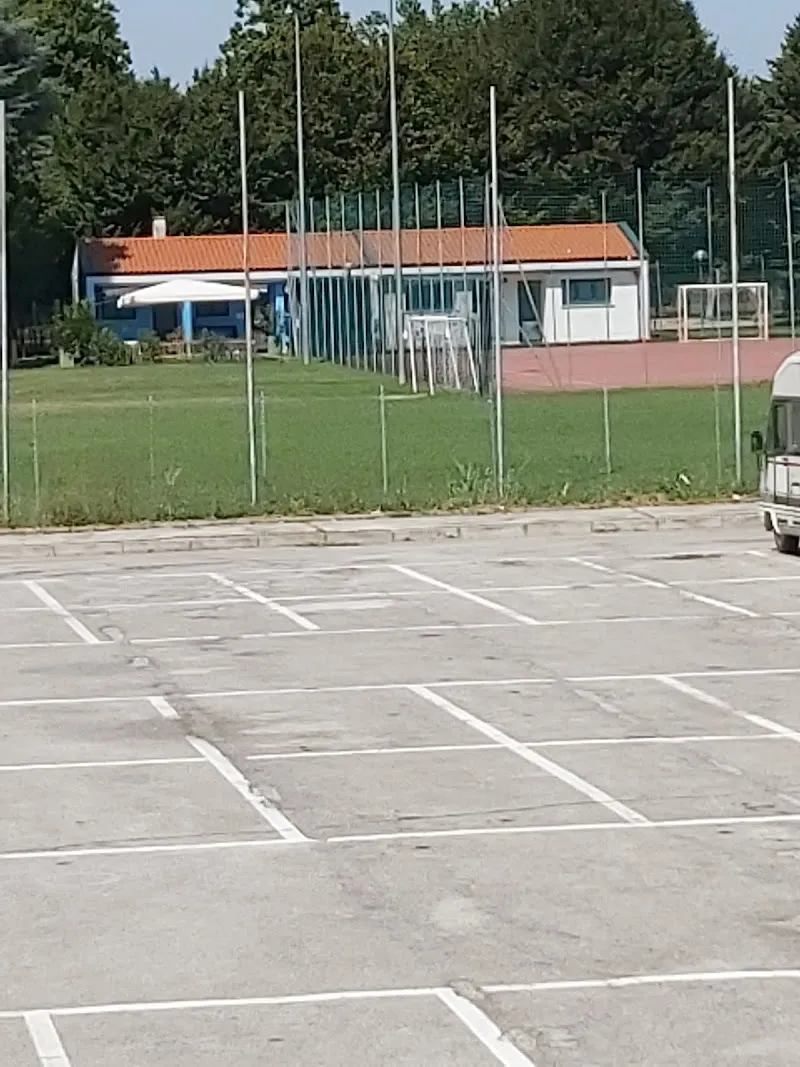 Centro Sportivo Montessori athletic field in Chirignago, VE