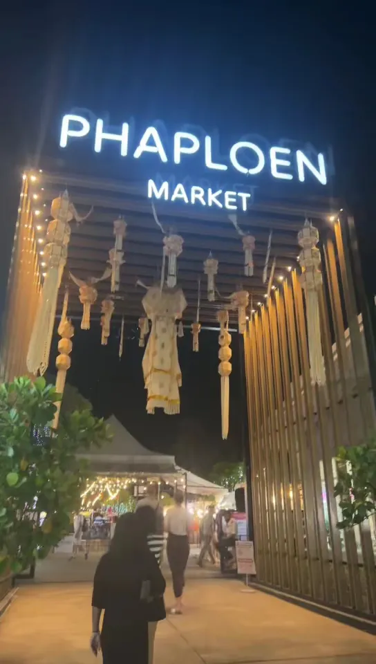 Chiang Mai Night Bazaar market in Chiang Mai, CM