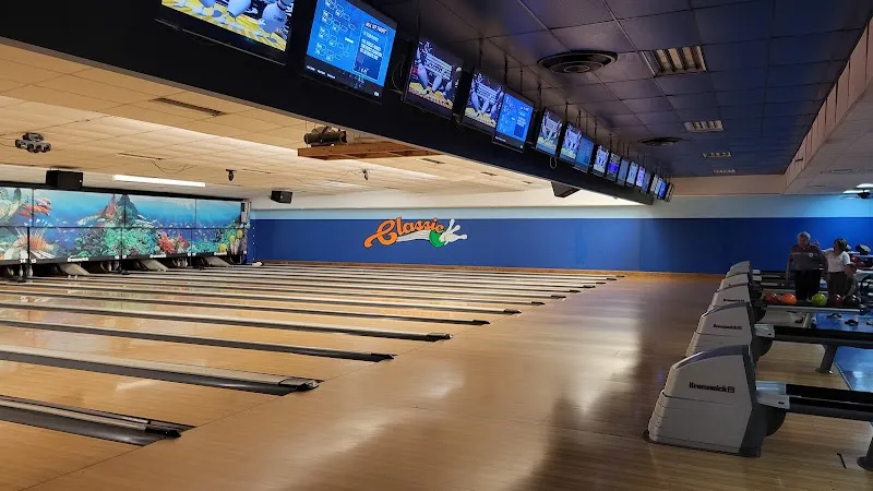 Classic Lanes | Oak Creek bowling alley in Oak Creek, WI