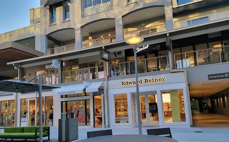 CocoWalk shopping mall in Coconut Grove, FL