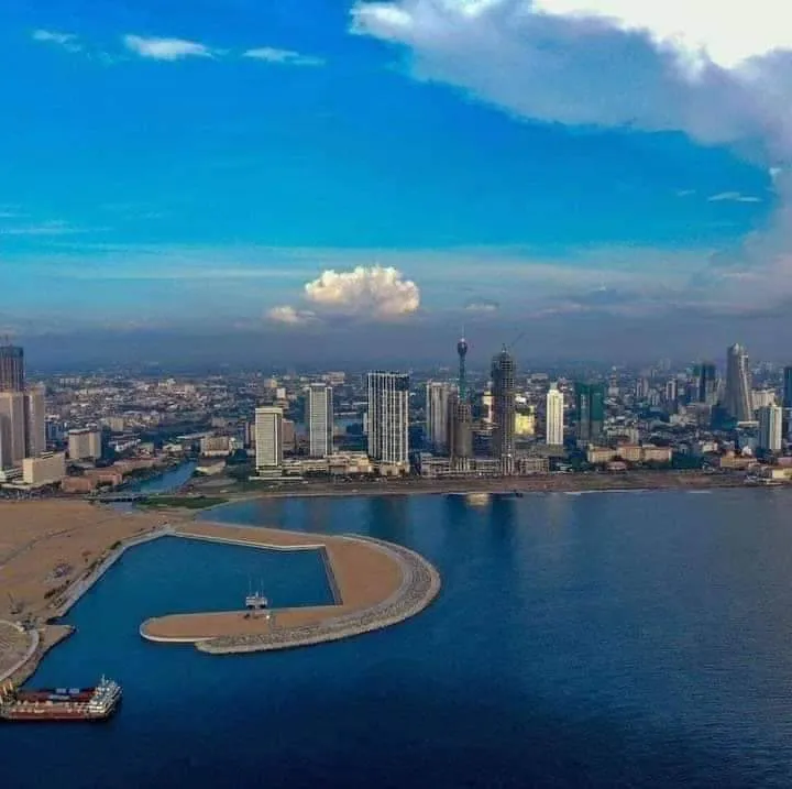 Colombo Port City Beach tourist attraction in Colombo, WP