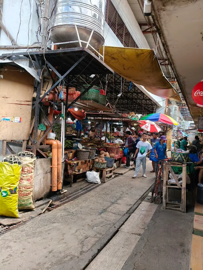 Consolacion Public Market shopping mall in Consolacion, CV