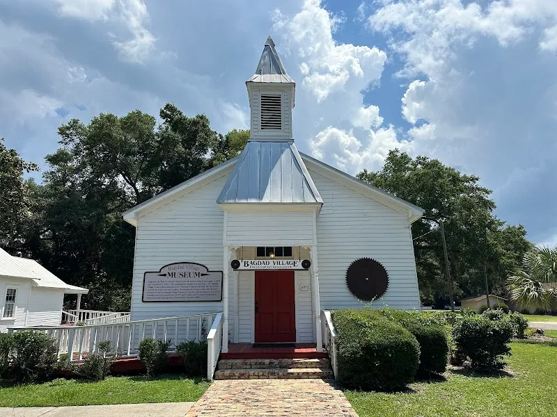 Craftsman House Bagdad cafe in Bagdad, FL