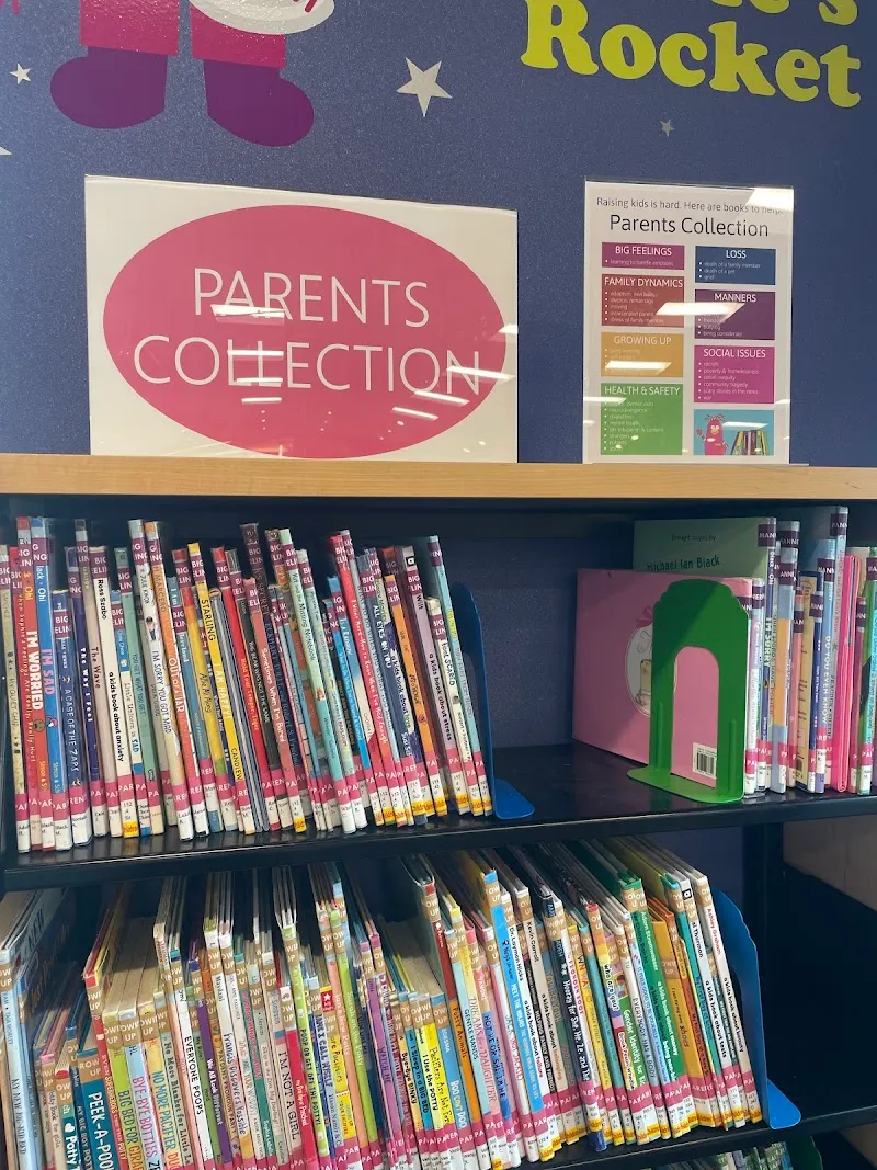 Des Moines Public Library library in Windsor Heights, IA