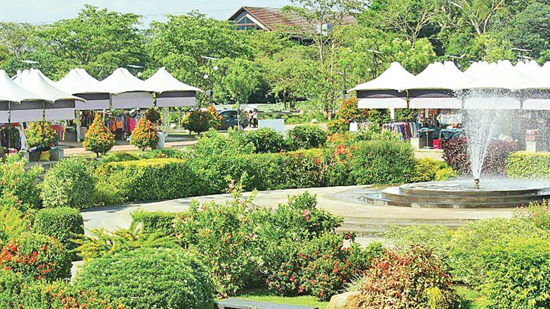 Diyatha Uyana Park tourist attraction in Battaramulla, WP