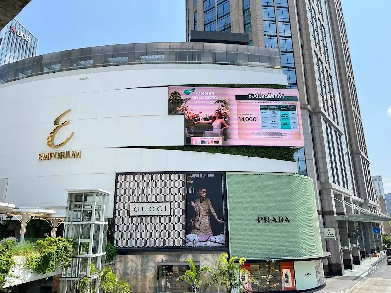 EmQuartier shopping mall in Emporium / EmQuartier, BKK