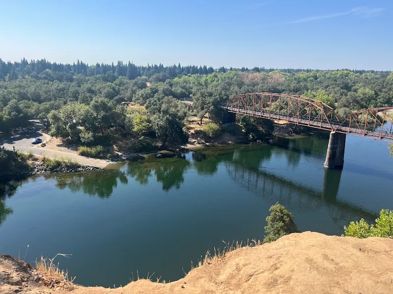 Fair Oaks Bluff hiking area in Fair Oaks, CA