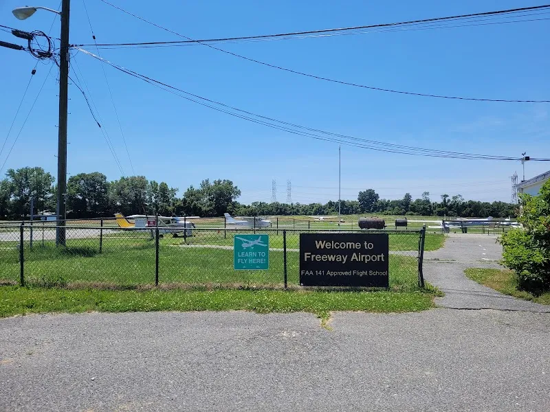 Freeway Airport Inc (W00) airport in Bowie, MD