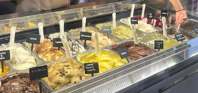 Gelateria La Dolce Vita ice cream in Capraia e Limite, Tuscany