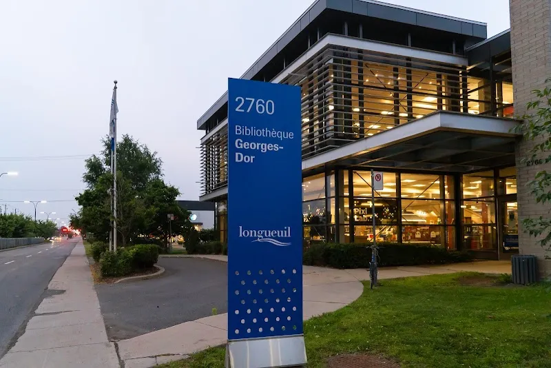 Georges-Dor Public Library library in Longueuil, QC