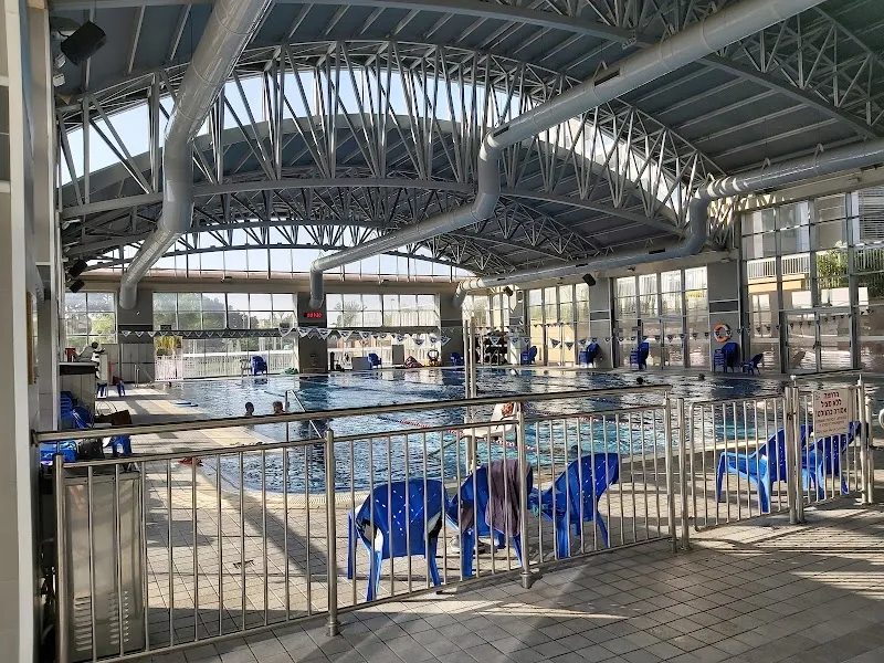 Giv'atayim Country Club swimming pool in Givatayim, TA