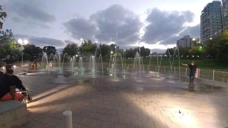 Giv'atayim Park park in Givatayim, TA