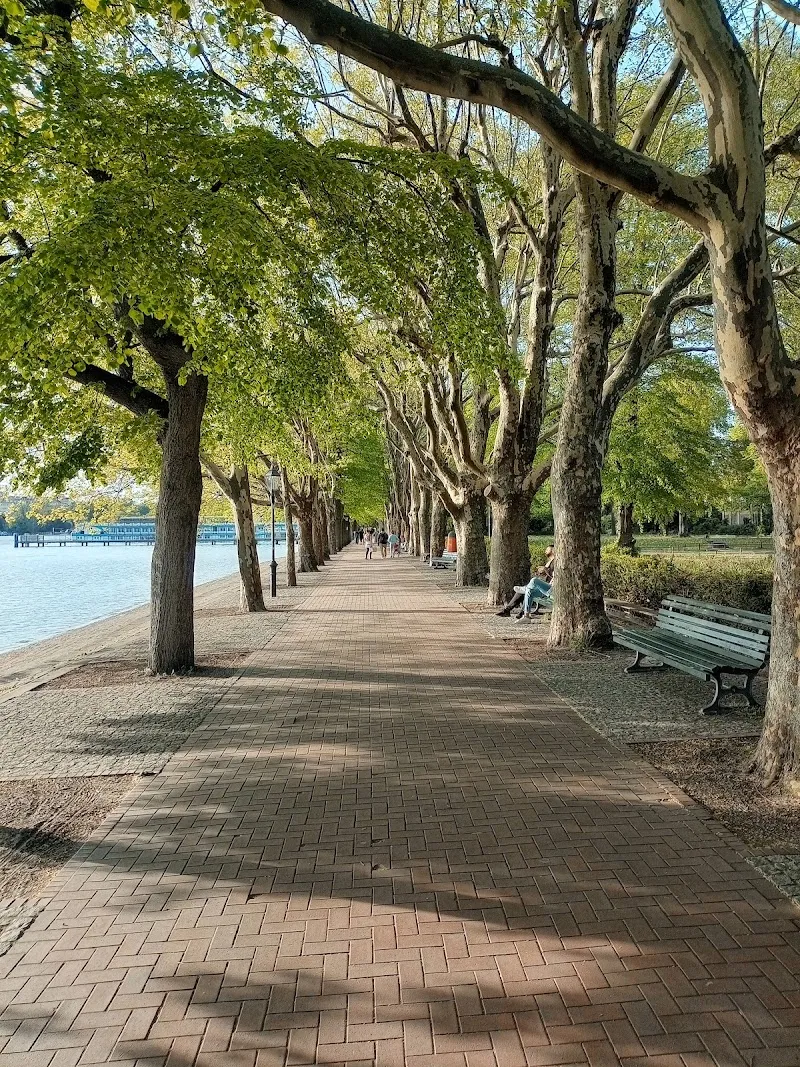 Greenwich Promenade tourist attraction in Tegel, BE