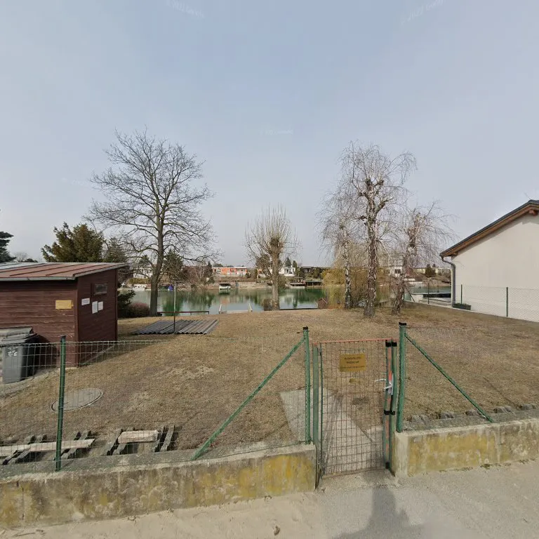 Groß-Enzersdorf Freibad (Public Swimming Pool) swimming in Groß-Enzersdorf, VIE