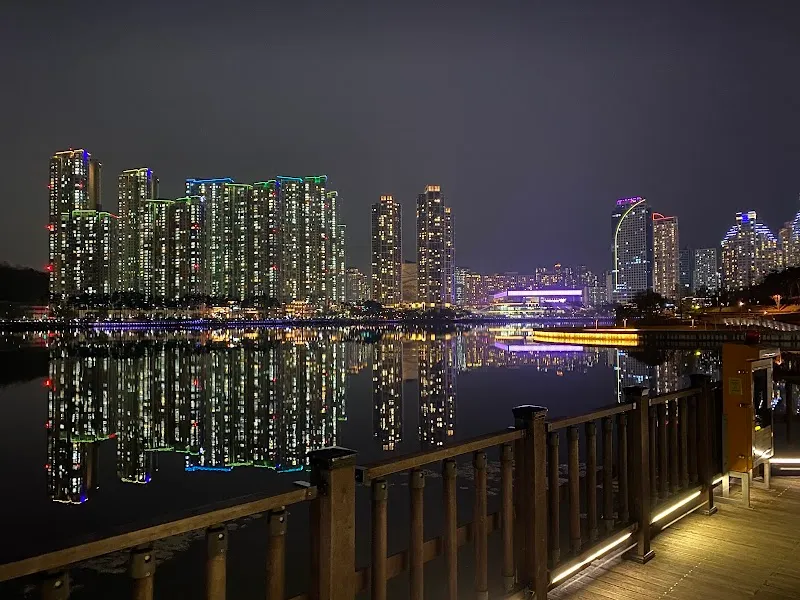 Gwanggyo Lake Park city park in Suwon, GG