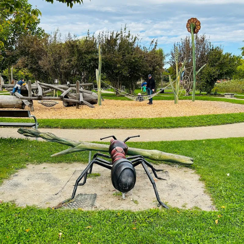 Hirschstettner Straße Playground playground in Hirschstetten, VIE