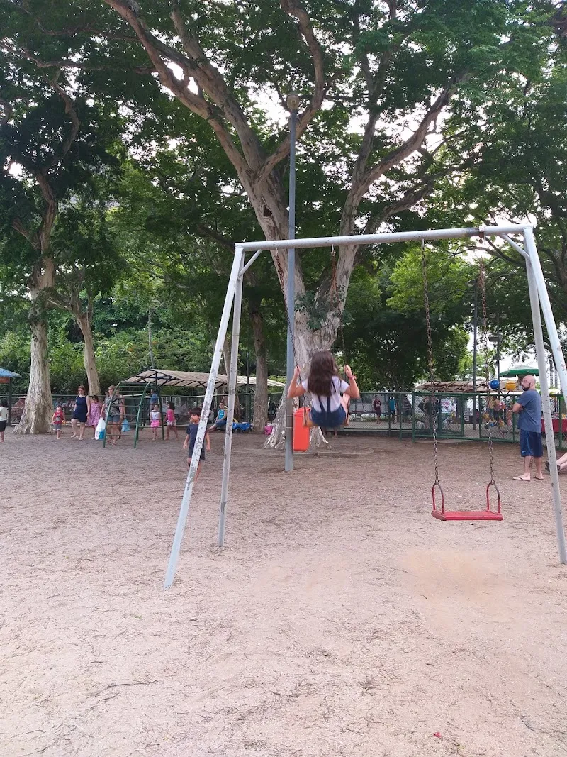 Horta Comunitária do Grajaú garden in Ramos, RJ