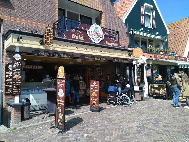 Ijs & Wafelhuis Creperies in Edam, NH