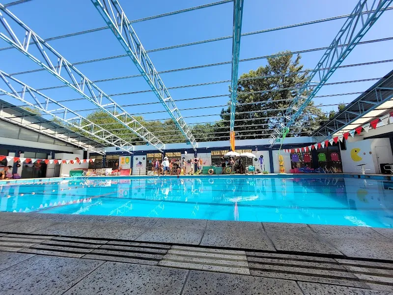 Integral Municipal Swim Center West Florida sports club in Vicente López, BA
