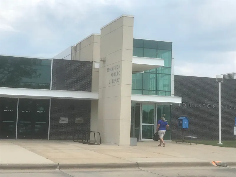 Johnston Public Library library in Johnston, IA
