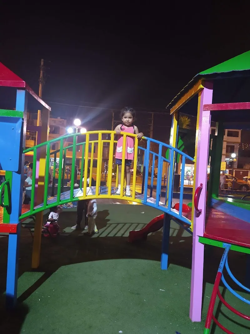 Juegos Infantiles "Los Cedros" park in Chorrillos, Lima