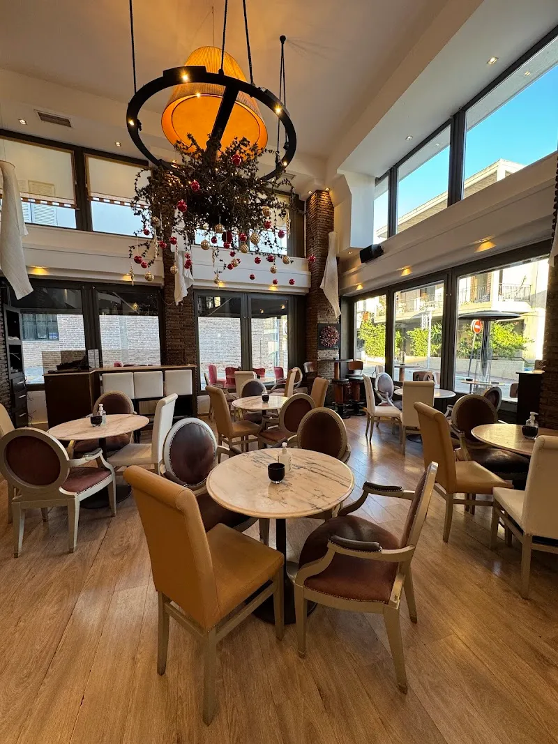 Kafeneio Spatas - Traditional Taverna restaurant in Spata, AT