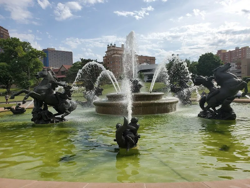 Kansas City Fountains Tour entertainment in Kansas City, MO
