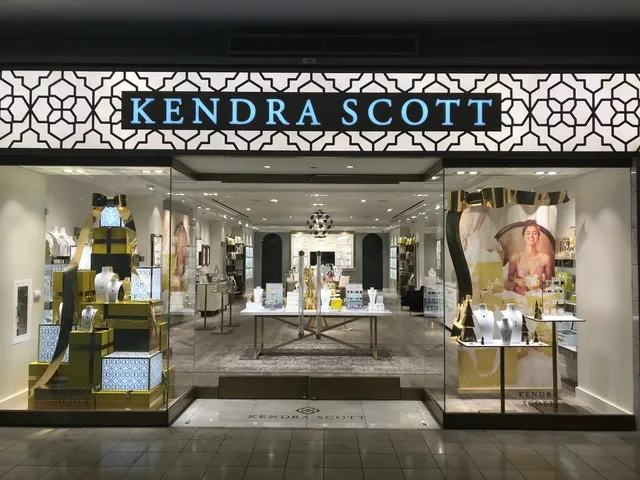 Kendra Scott jewelry store in Woodland Hills Mall Area, OK